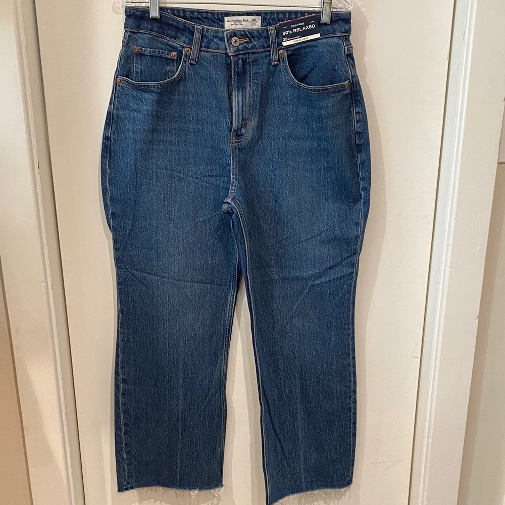 NWT Abercrombie & Fitch Dark Blue Cropped Jeans XShort